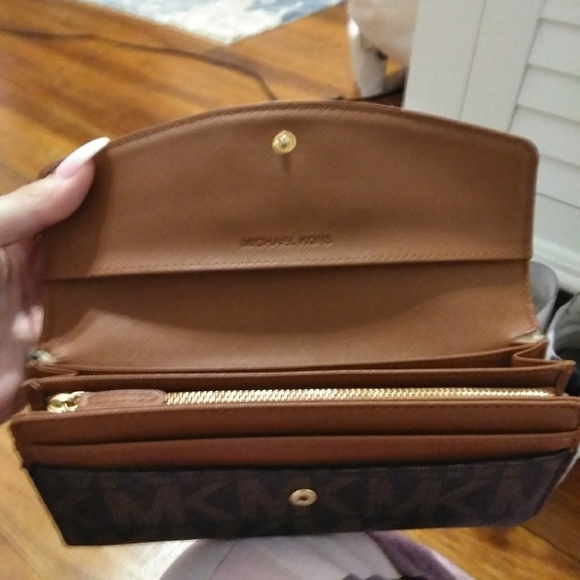 SOLD - Picture 5 of 8